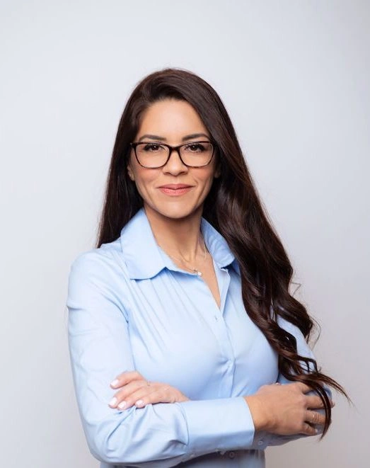 עו"ד ונוטריון מירית עטיה - מומחית בליווי עסקים לרישום ספק משרד הביטחון ודיני חברות